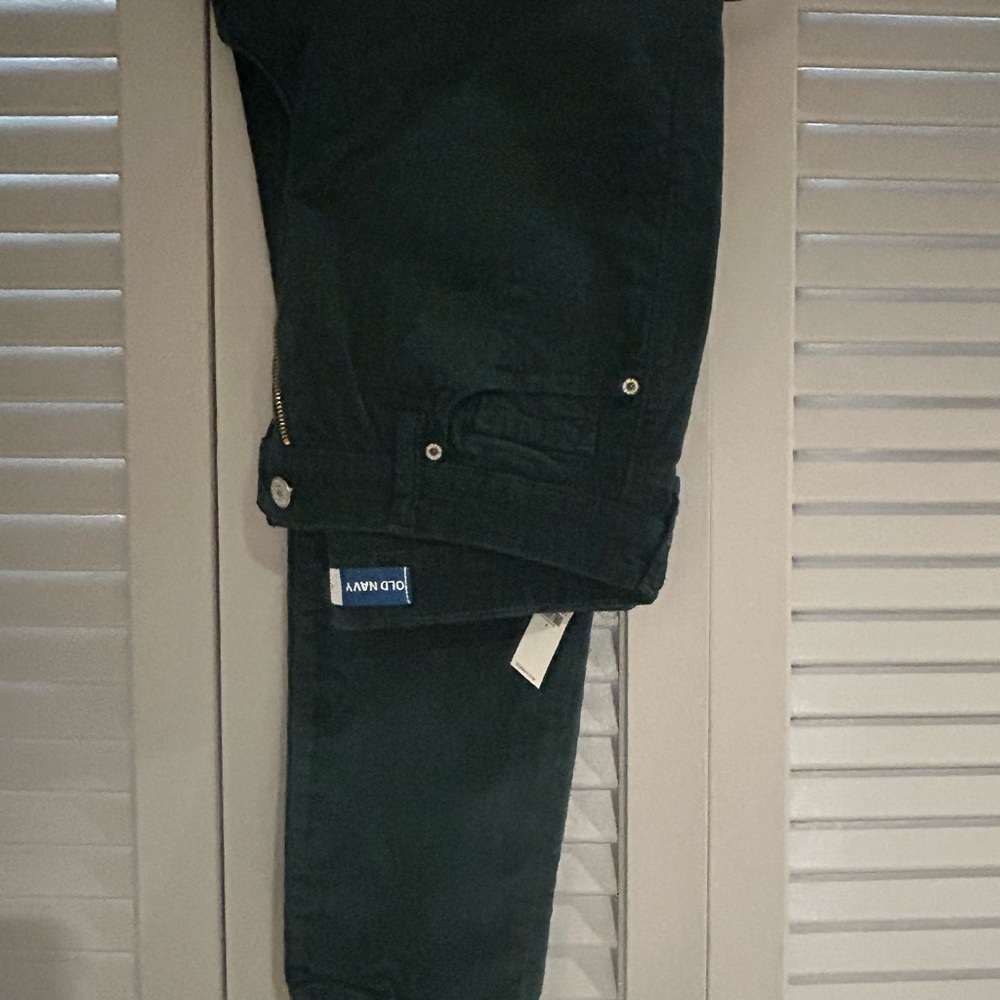 Old Navy woman’s corduroy  Pants in Deep Green